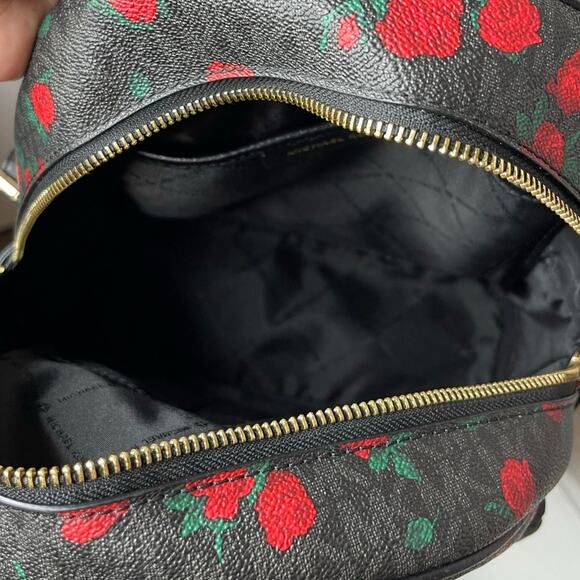 °｡⋆♡ Michael Kors Backpack & Passport Holder Set (HB-2) - Picture 4 of 14